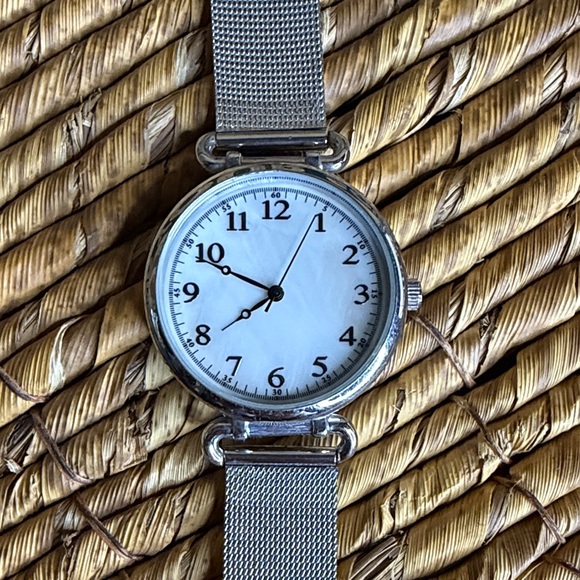 Silver Mesh Strap Women\'s Watch